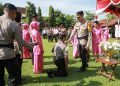 Tradisi Siraman Kembang Iringi Kenaikan Pangkat 68 Anggota Polres Jombang