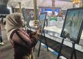Ketua TP PKK Jombang Terpukau Karya Fotografi yang Dipamerkan Saat Puncak HPN 2025 di Pendopo
