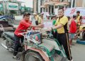 Sambut HUT Bhayangkara ke-79, Polres Jombang Bagikan Bansos Sembako kepada Juru Parkir dan Tulang Becak