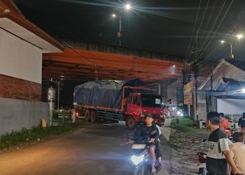 Truk Patah As di Dekat Flyover Peterongan Jombang, Arus dari Arah Sumobito-Jombang Sempat Macet