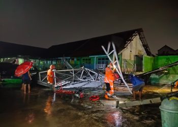 Hujan Disertai Angin Kencang di Jombang, Sekolah dan Rumah Warga Rusak