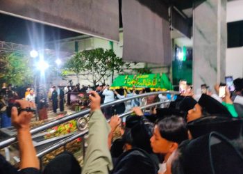 Ribuan Santri Antar Jenazah Ketua Umum PP Fatayat NU ke Pemakaman di Denanyar Jombang