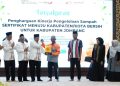Jombang Raih Penghargaan Pengelolaan Sampah 2025, Bupati Beri Hadiah Umrah untuk Petugas Kebersihan
