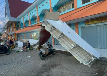 Baru Dibangun Senilai 3,9 Miliar, Atap Teras Pasar Ploso Jombang Ambruk