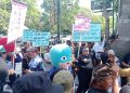 Gelar Aksi, Ratusan PKL Desak Pemkab Jombang Segera Tertibkan Pedagang ‘Liar’ di Zona Merah
