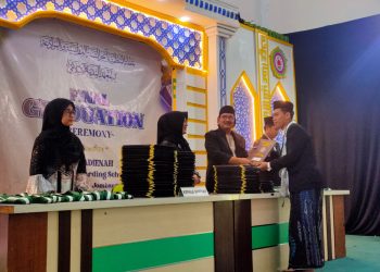 Mahir Bahasa Inggris, 168 Santri Pondok Pesantren Al Madienah Denanyar Jombang Diwisuda