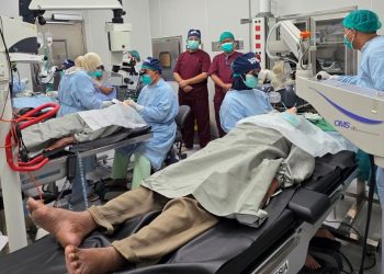 Peringati HBDI, RSUD Ploso dan PERDAMI Jatim Gelar Operasi Katarak Gratis untuk Puluhan Warga