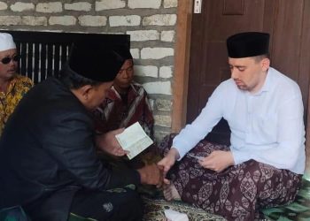Pria Asal Turki Resmi Nikahi Gadis Madura di KUA Robatal Sampang