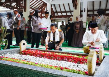 Kapolri Kunjungi Ponpes Tebuireng Jombang, Kenang Jasa Gus Dur dalam Reformasi Polri