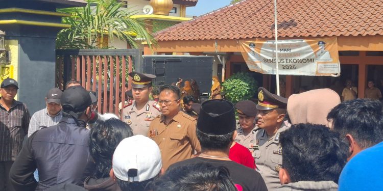 Sejumlah Massa di Bangkalan Demo Protes Dugaan Intervensi Penentuan Mitra Dapur MBG di Sekolah